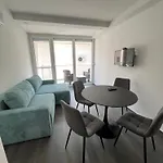 Sunday Rose Apartment