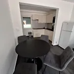 Sunday Rose Apartment *