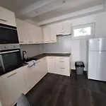 Sunday Rose Apartment *